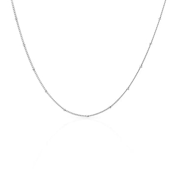 Fine arc necklace with subtle texture – inspired by natural contours and soft resilience.