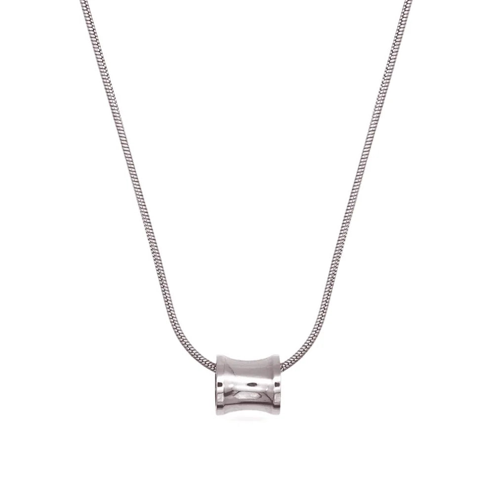 Minimalist necklace with a clear stone pendant – symbolising strength through simplicity.