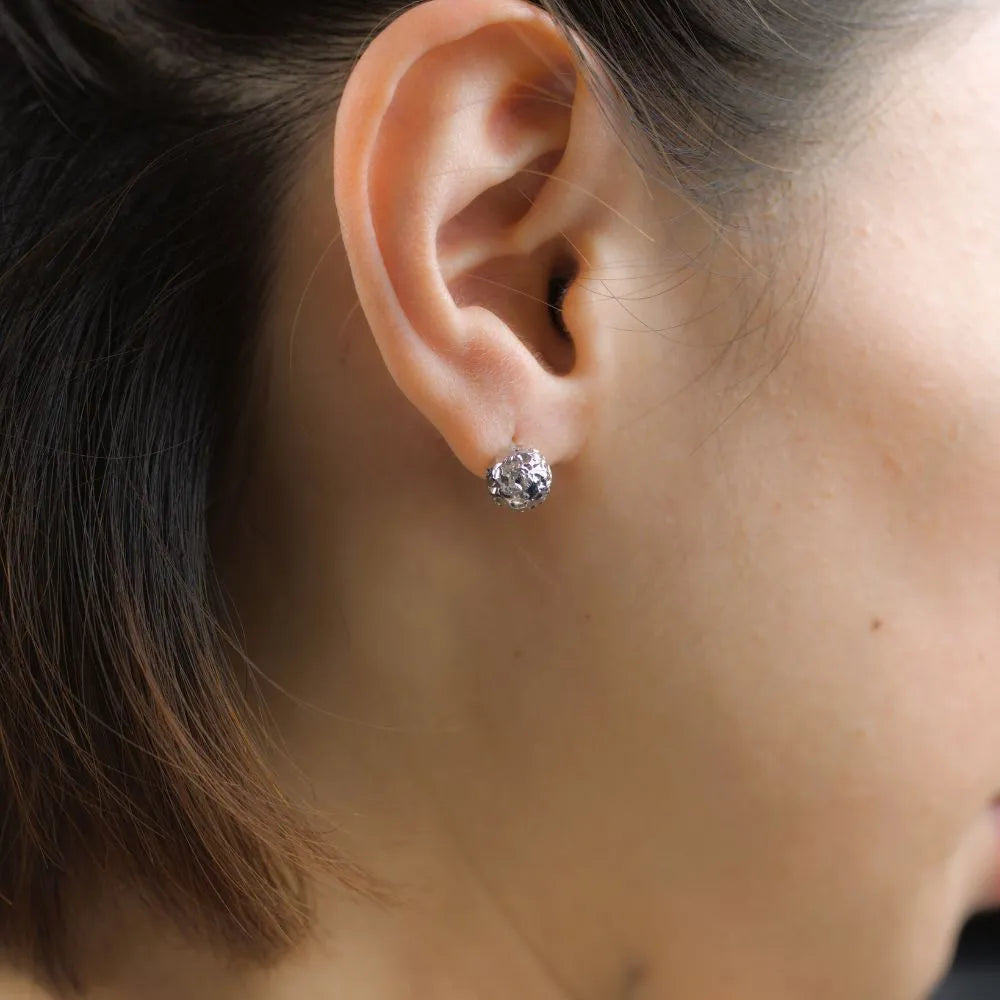 Simple disc stud earrings – embodying balance, intention, and purity.